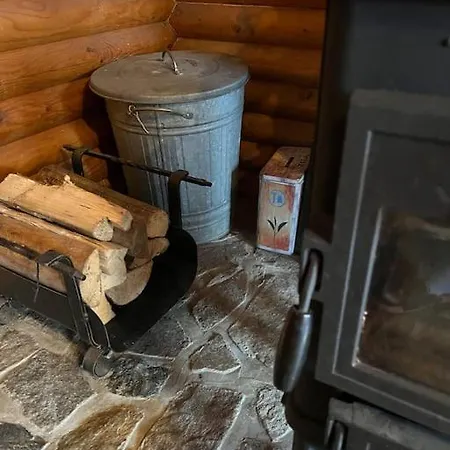 Hébergement de vacances Utulny Srub Na Jihu Brna *